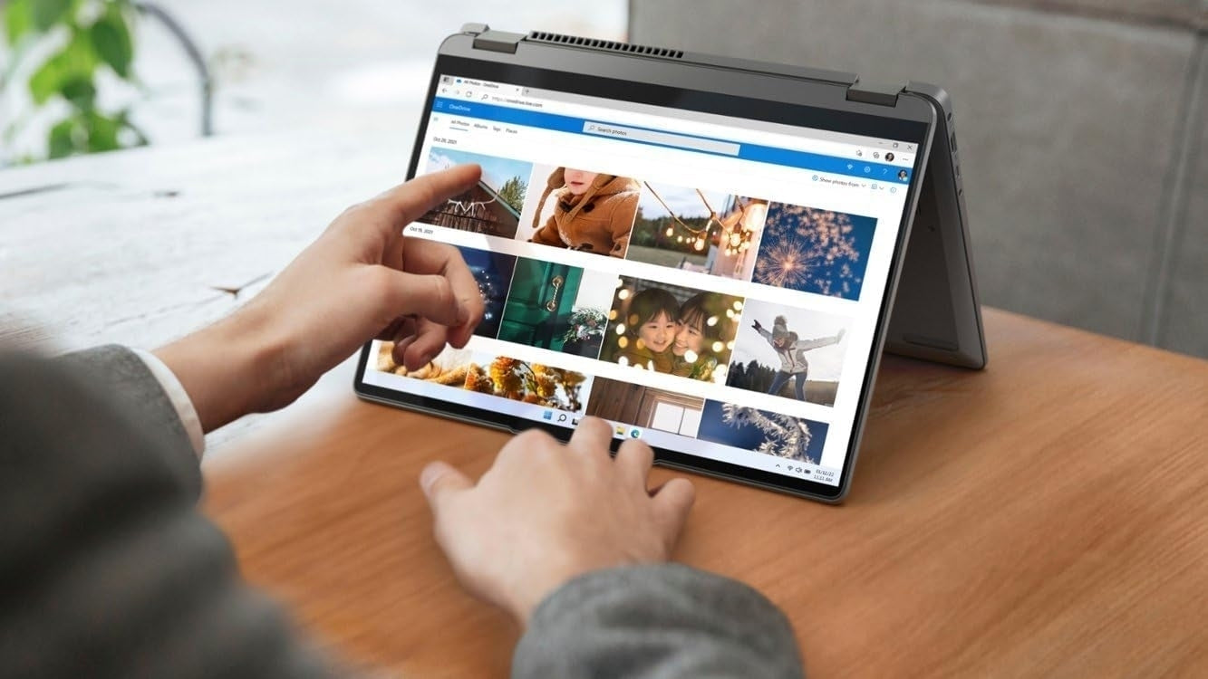 Lenovo Flex 5 14" IPS Touchscreen 2-in-1 Notebook i3-1215U 1.2GHz 8GB 256GB PCIe SSD 82R7003WUS