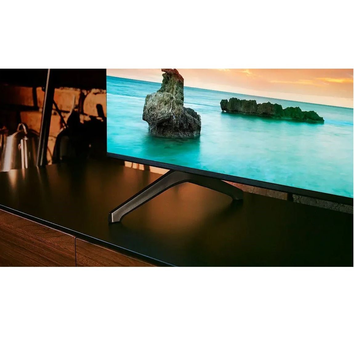 Samsung 50" TU690T Crystal UHD 4K HDR Tizen Smart TV UN50TU690TFXZA