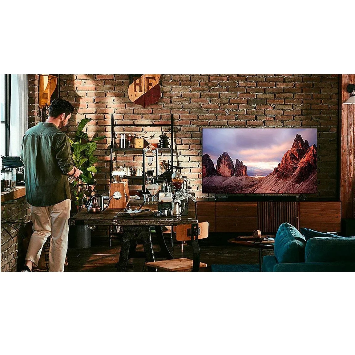 Samsung 50" TU690T Crystal UHD 4K HDR Tizen Smart TV UN50TU690TFXZA