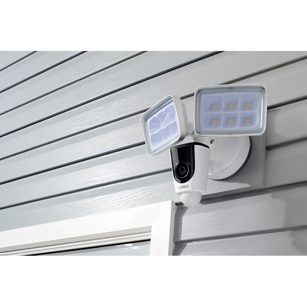 Lorex 1080p Outdoor WiFi Floodlight Camera Night Vision 32G microSD Card V261LCDE