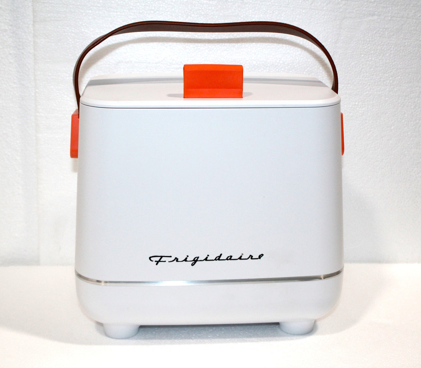 Frigidaire 6-Can Retro Top-Opening Portable Beverage Mini Fridge/Cooler EFMIS308-WHITE