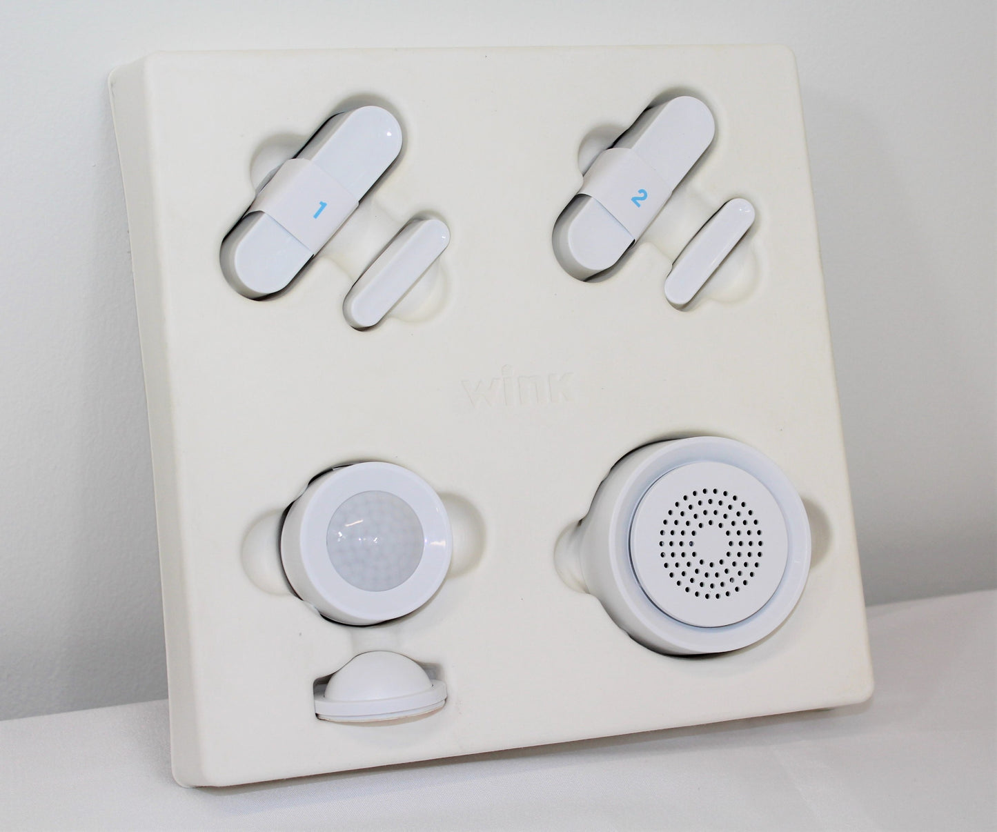 Z-Wave Sensors: Door Window x2, Motion x1, Siren x1 works w/ Samsung SmartThings Hub