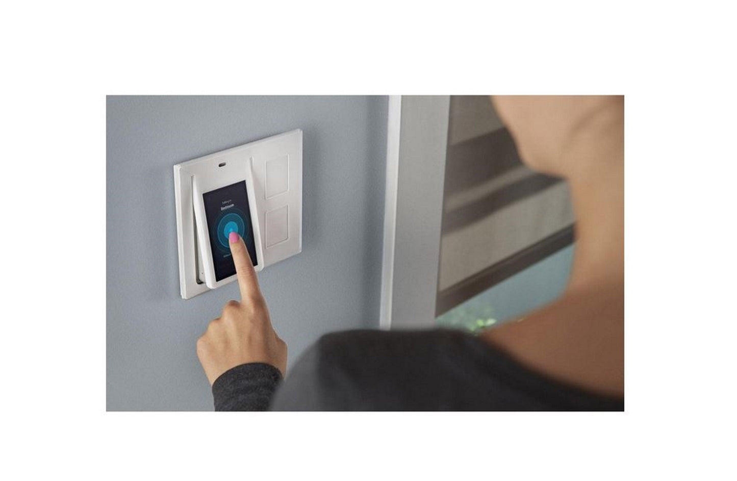 Wink Relay Wall-Mounted Smart Home Controller, 4.3" Touchscreen White PRLAY-WH01