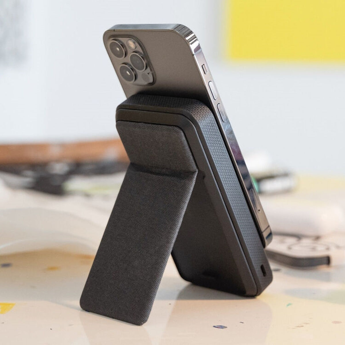 mophie Snap+ Powerstation Wireless Charging Phone Stand 401107913