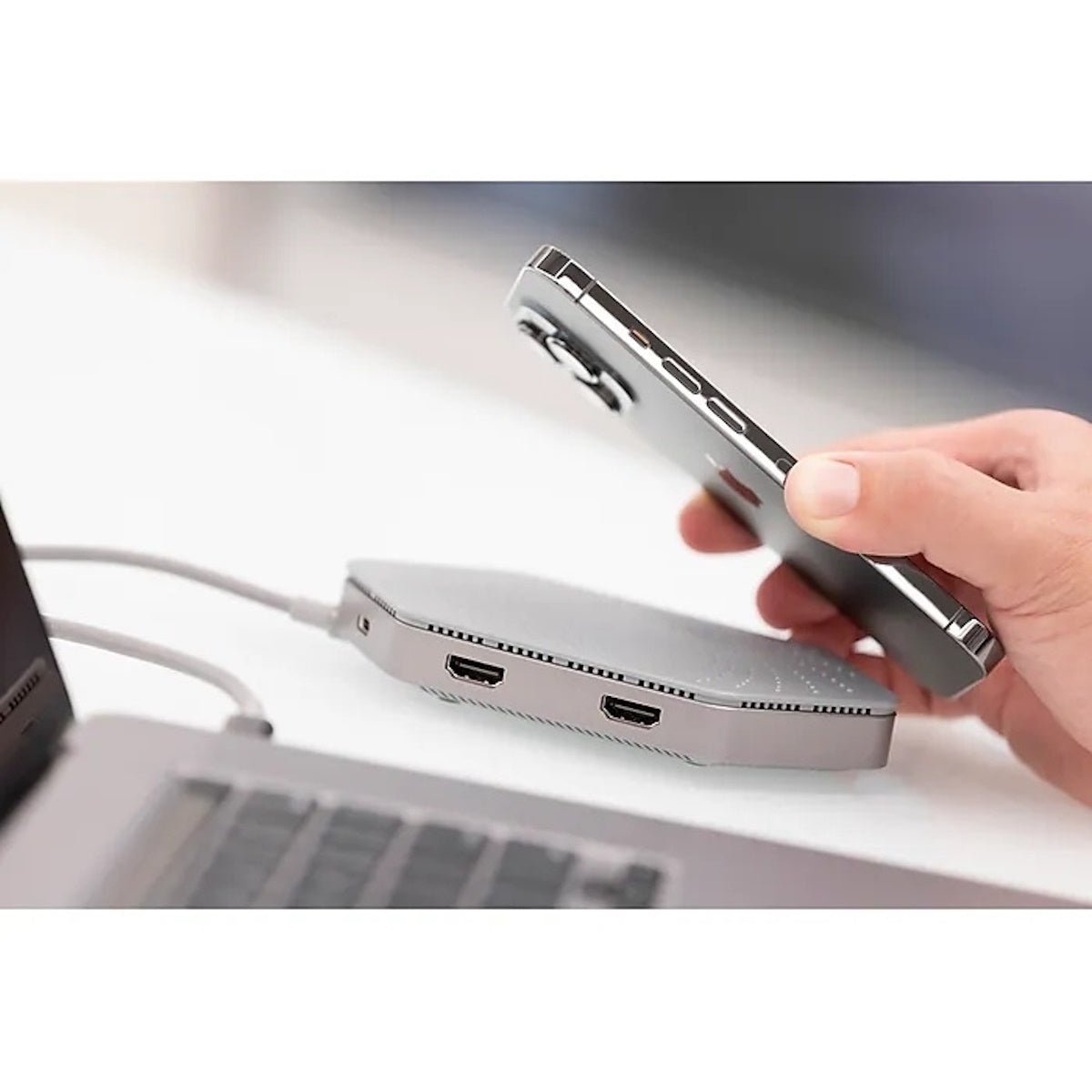Philips Elite Plus USB-C Docking Station w/ Qi Charging, 2x USB 3.0 ports that transfer data up to 5Gbps, USB Type-C 100W laptop charging port - DLK9121C/27