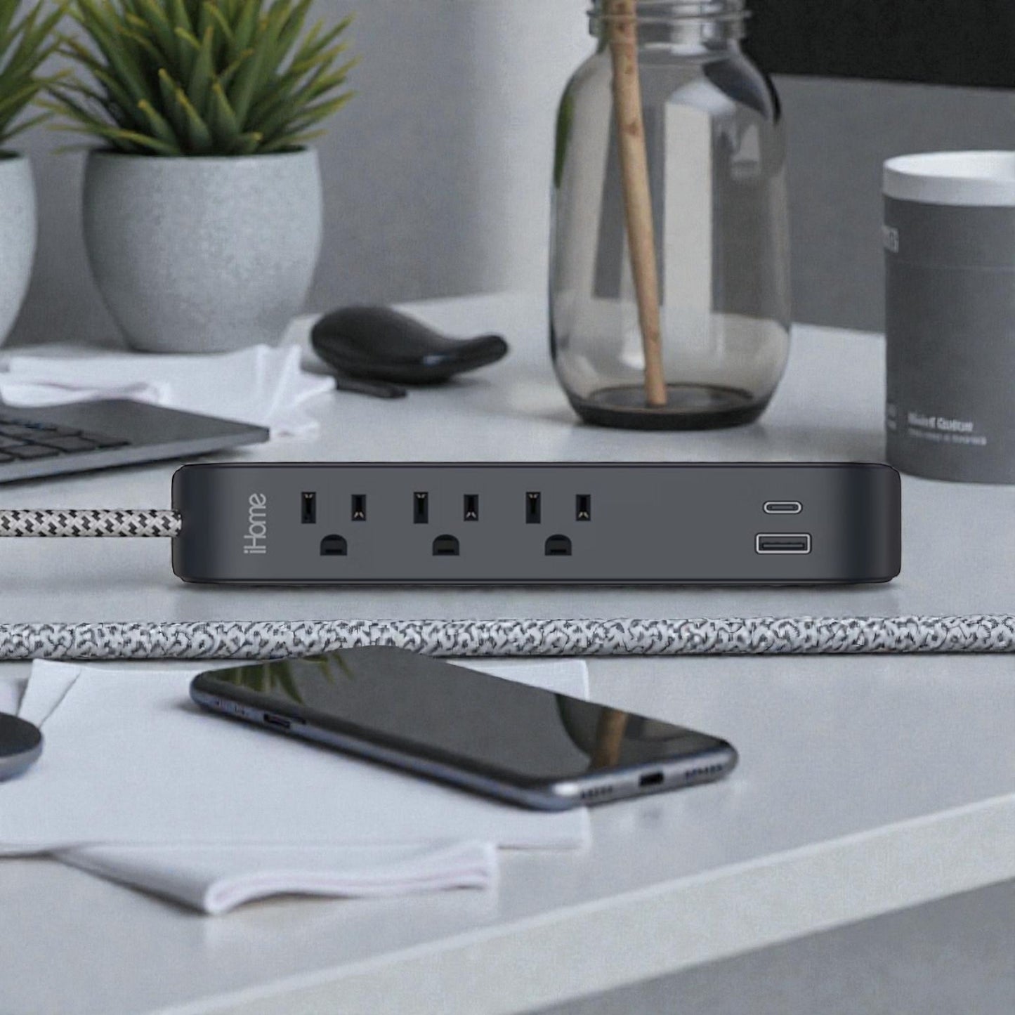iHome Power Strip with USB and Cord Black, USB-A and USB-C charging ports - 2IHAC2268B0L2