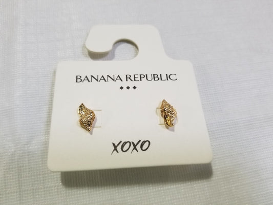Shell stud earrings Gold  Tone