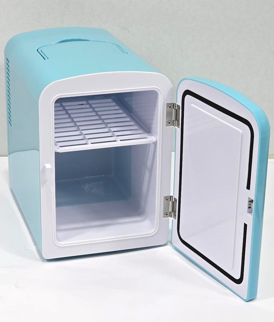 Frigidaire 9-Can 5-Liter Mini Retro Beverage Fridge Diamond Door EFMIS222-BLUE