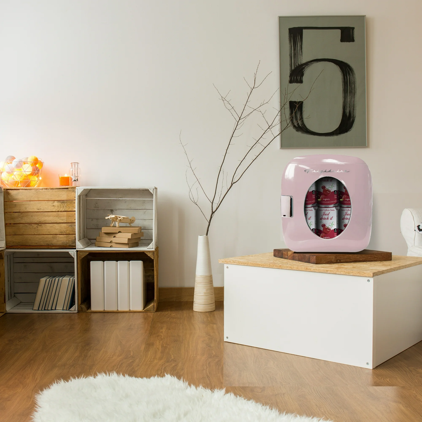 Frigidaire Portable Retro 12-Can Retro Mini Personal Fridge/Cooler EFMIS462-PINK