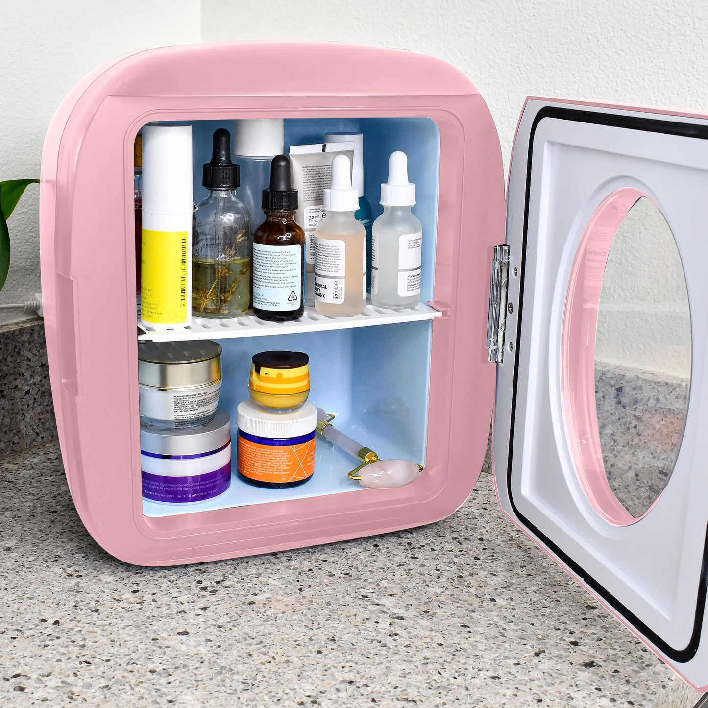 Frigidaire Portable Retro 12-Can Retro Mini Personal Fridge/Cooler EFMIS462-PINK