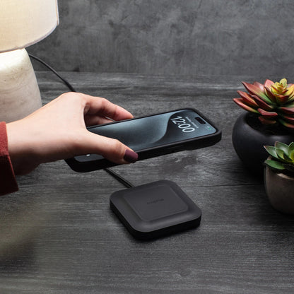Mophie Wireless Charge base 15W - Black, w/ 20W power adapter - WRLS-PAD-15W